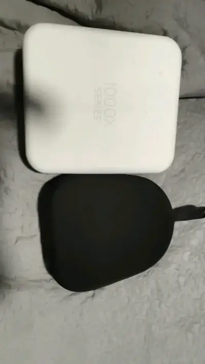 Audífonos inalámbricos Sony WH-1000XM5 con estuche - miniatura 1
