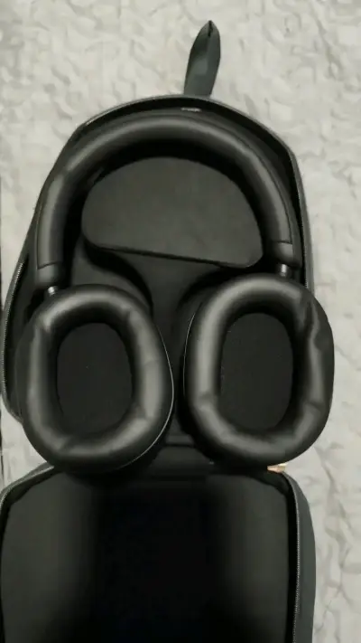Audífonos inalámbricos Sony WH-1000XM5 con estuche - miniatura 3