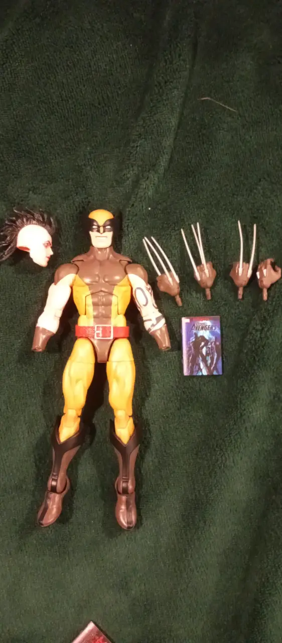 Figura de acción Wolverine con accesorios intercambiables - 1