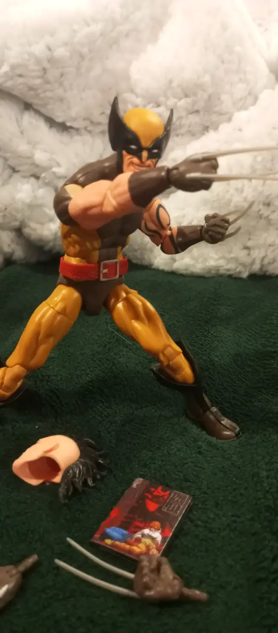 Figura de acción Wolverine con accesorios intercambiables - 2
