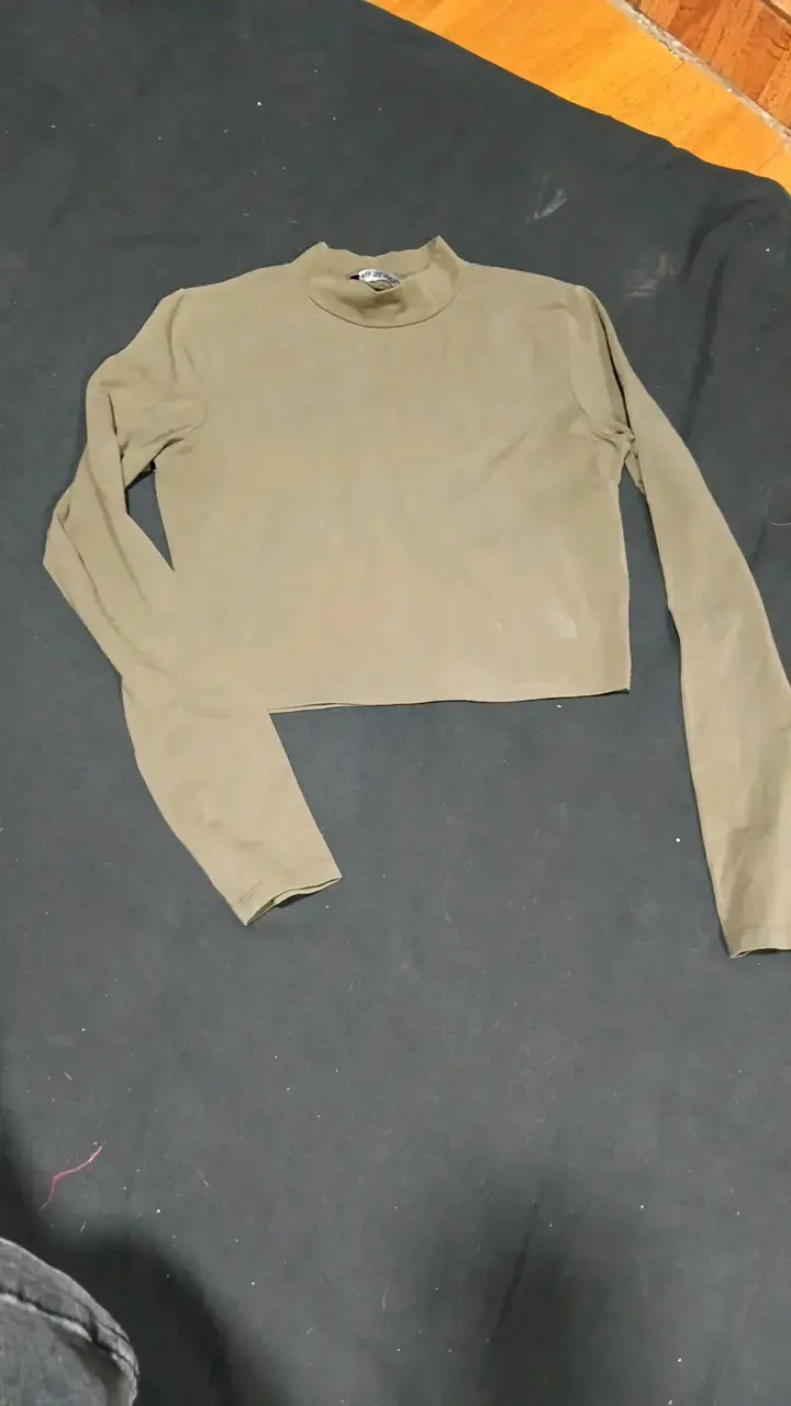 Polera manga larga verde oliva Zara - 1