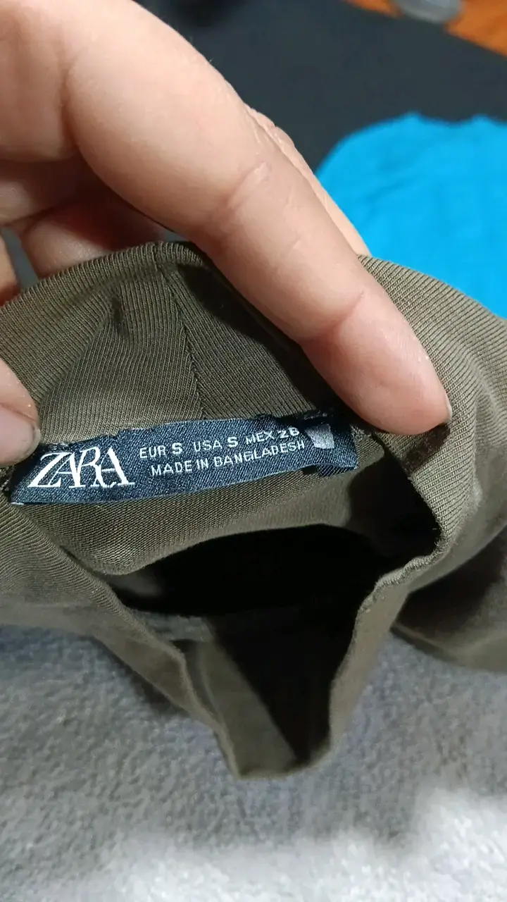 Polera manga larga verde oliva Zara - 2
