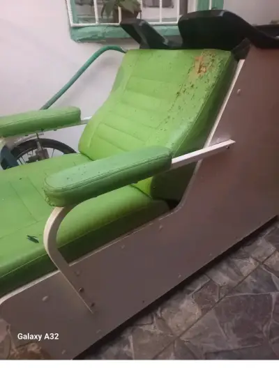 Escritorio infantil con silla y estantería - miniatura 6