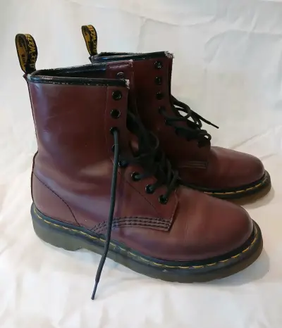 Botas Dr Martens de cuero color burdeos - miniatura 1