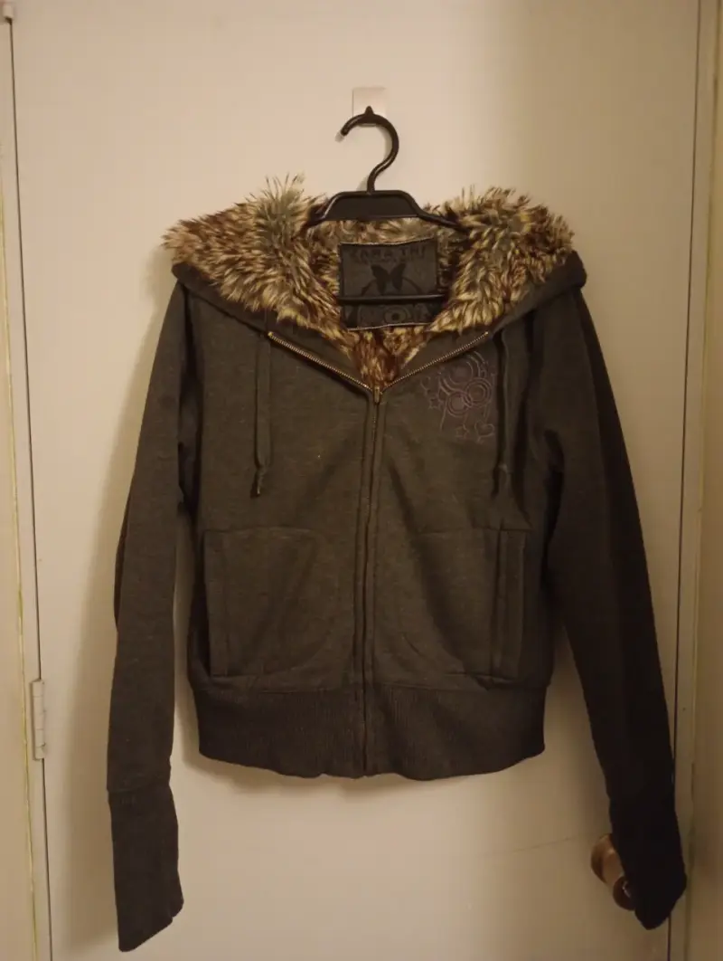 Chaqueta con capucha de piel sintética Zara TFR