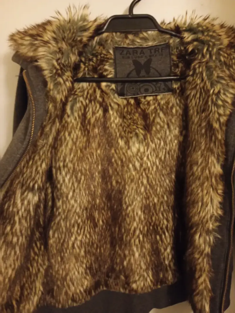 Chaqueta con capucha de piel sintética Zara TFR - 2