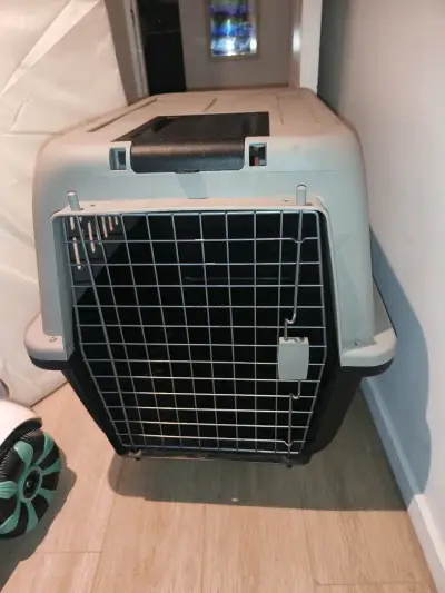 Transportadora de mascotas grande con puerta metálica - miniatura 1
