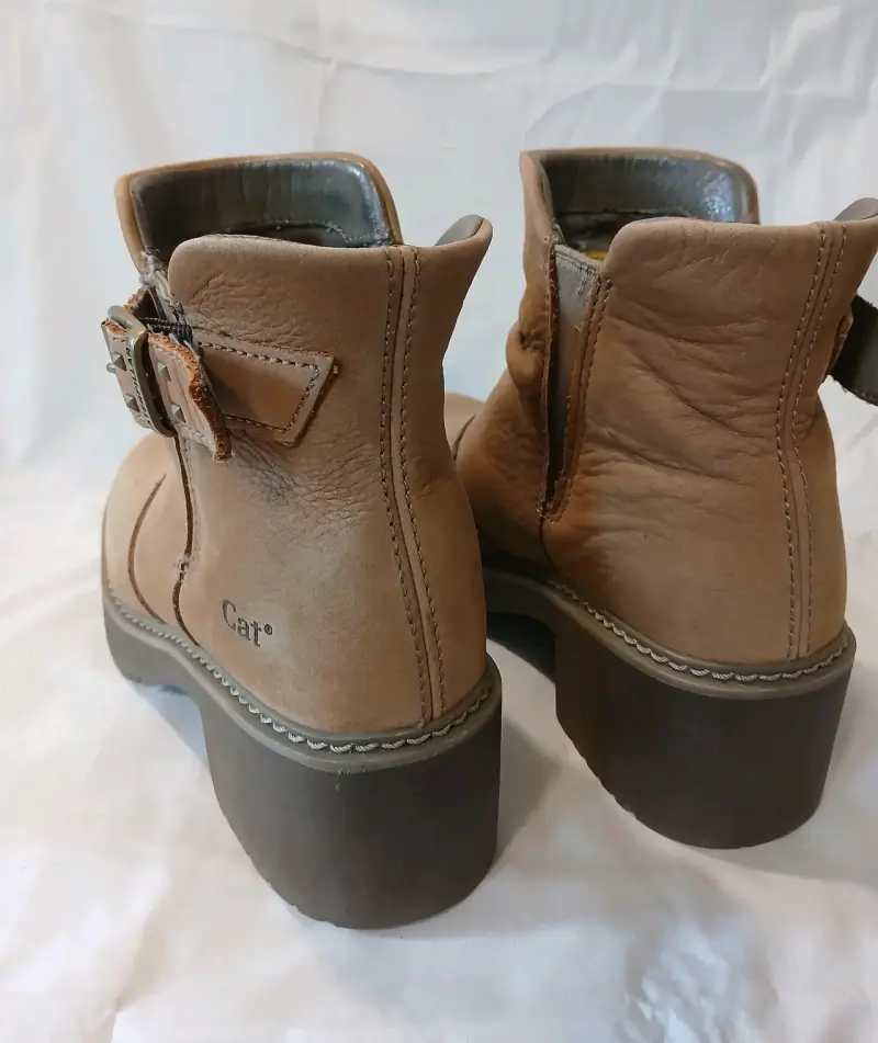 Botas CAT de cuero beige con hebilla - 3