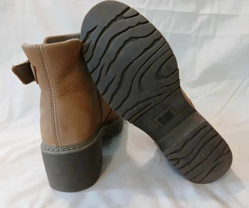 Botas CAT de cuero beige con hebilla - 6