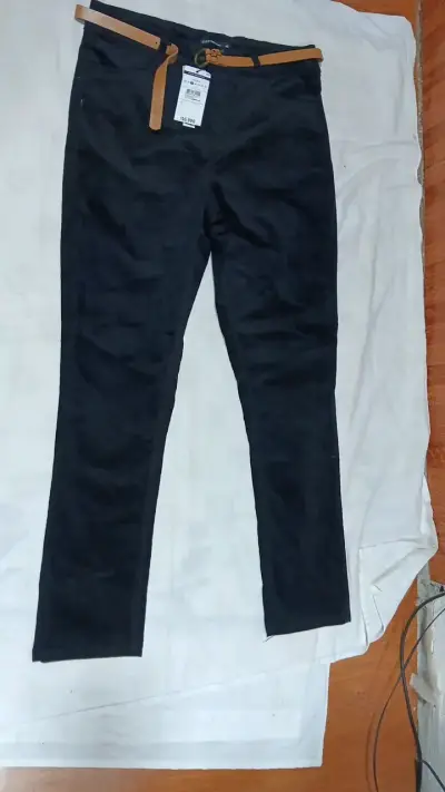 Pantalones Fashionpark negros con cinturón - miniatura 1