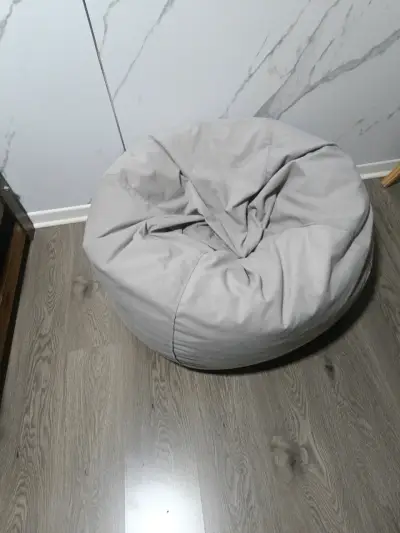Puff gris claro para sala o dormitorio - miniatura 1