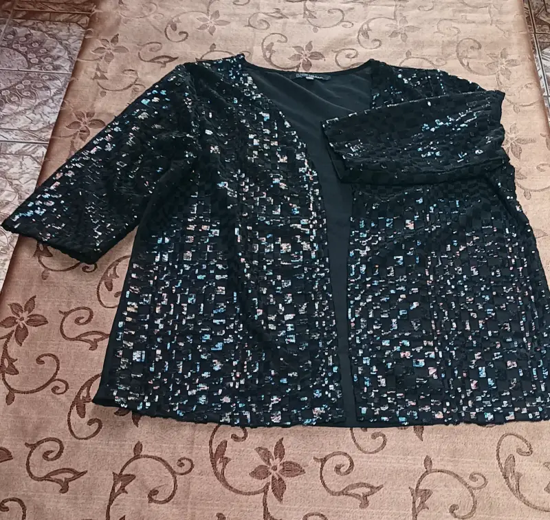 Chaqueta de lentejuelas negra elegante