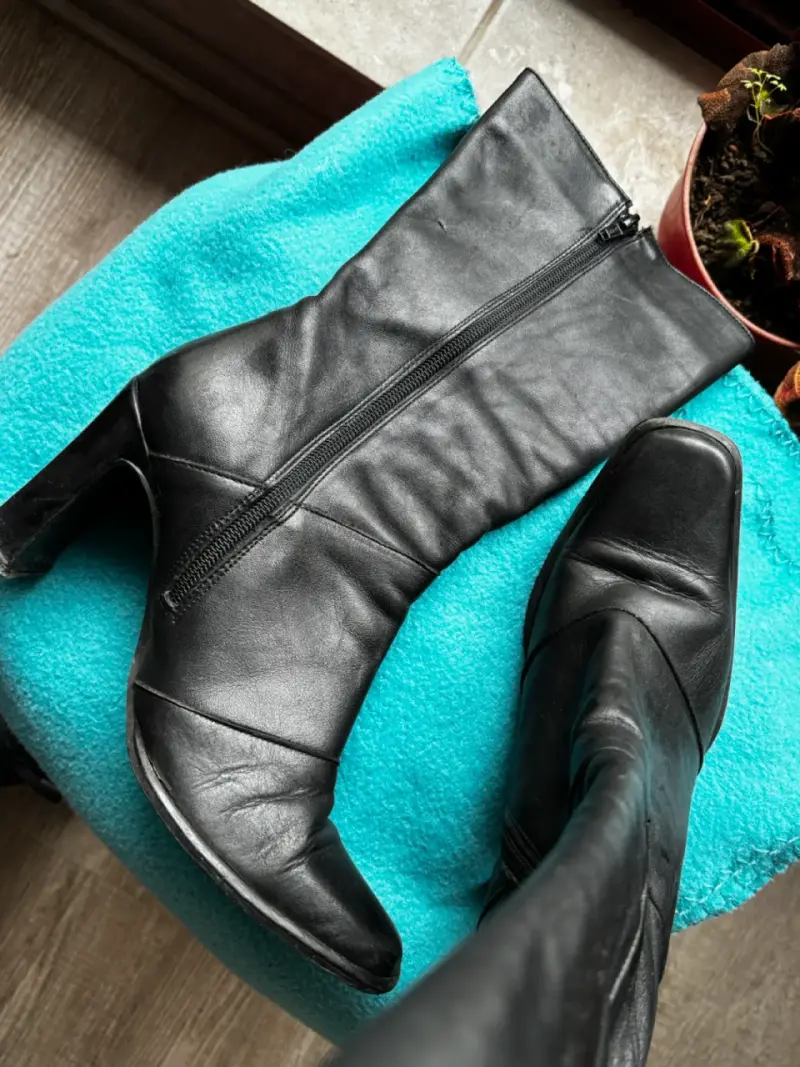 Botas de cuero negro con tacón alto - 2