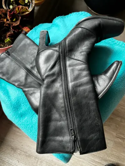 Botas de cuero negro con tacón alto - miniatura 3
