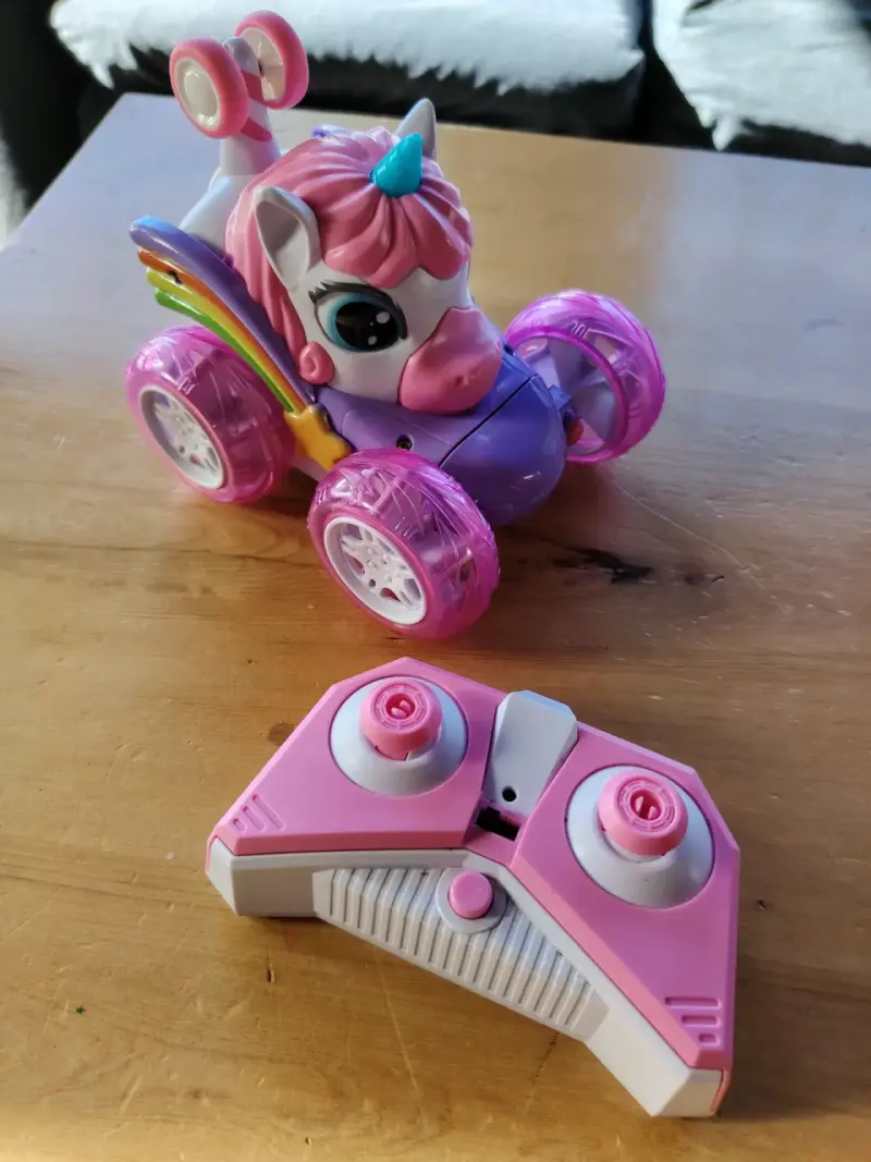 Auto de juguete unicornio a control remoto