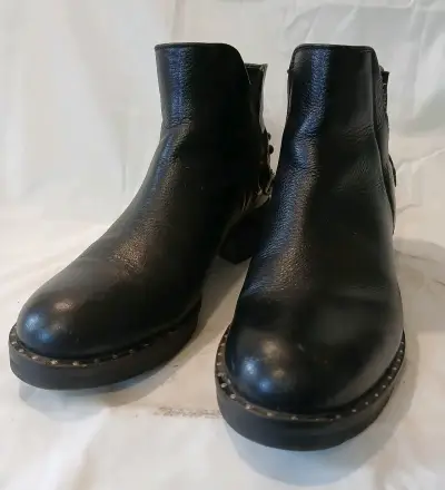 Botas de cuero negro con tachas - miniatura 2