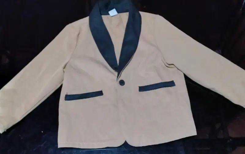 Traje de niño beige con solapa negra - 3