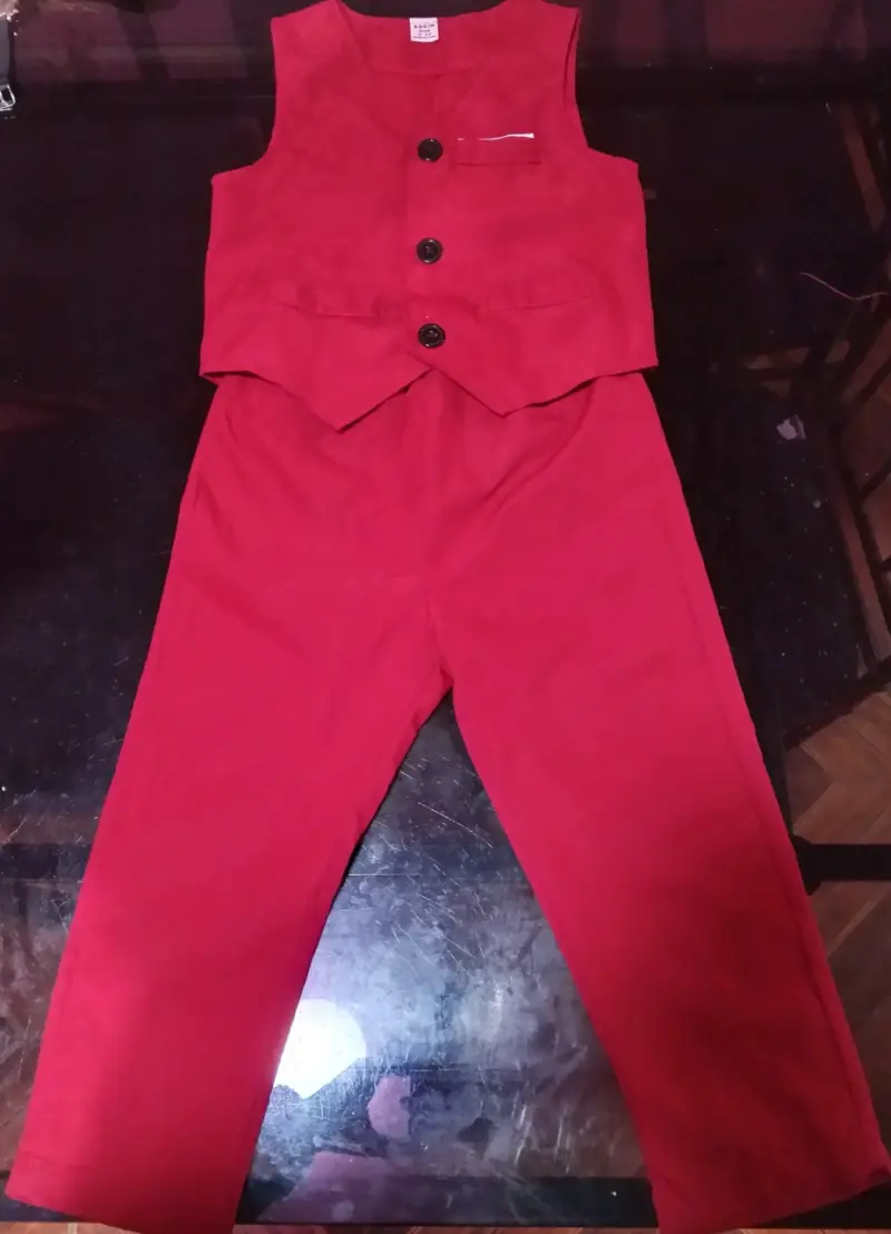 Conjunto de chaleco y pantalón rojo para niños - 2