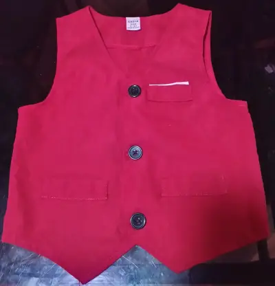 Conjunto de chaleco y pantalón rojo para niños - miniatura 3
