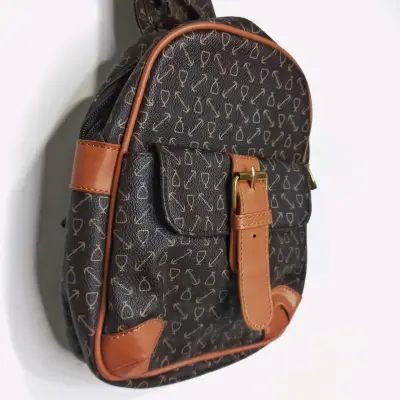 Mochila cruzada con diseño - miniatura 1