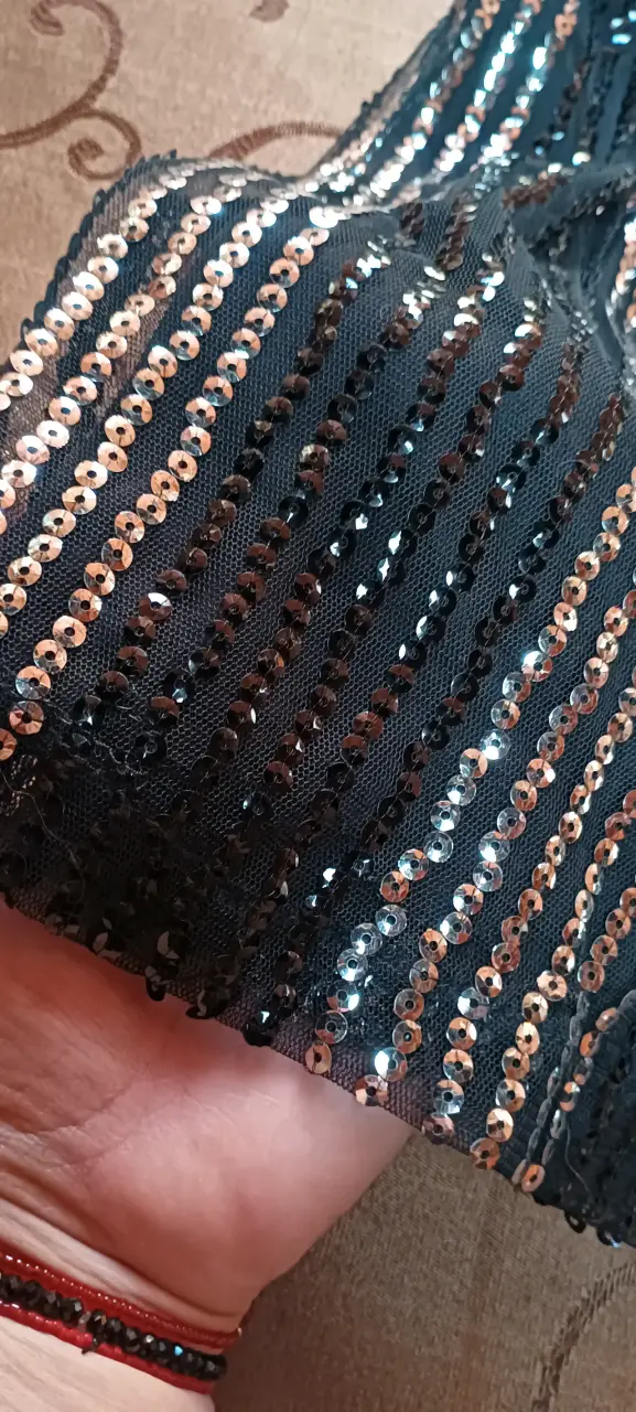 Vestido negro con lentejuelas elegante - 6