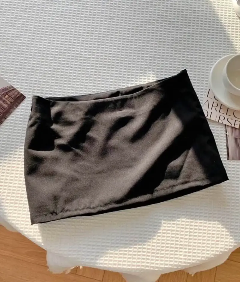 Falda corta negra elegante