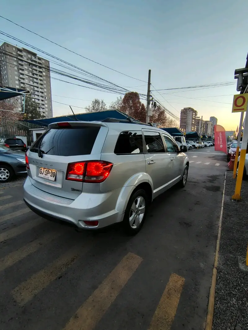 Dodge Journey 2014 SUV Plata en Buen Estado - 3
