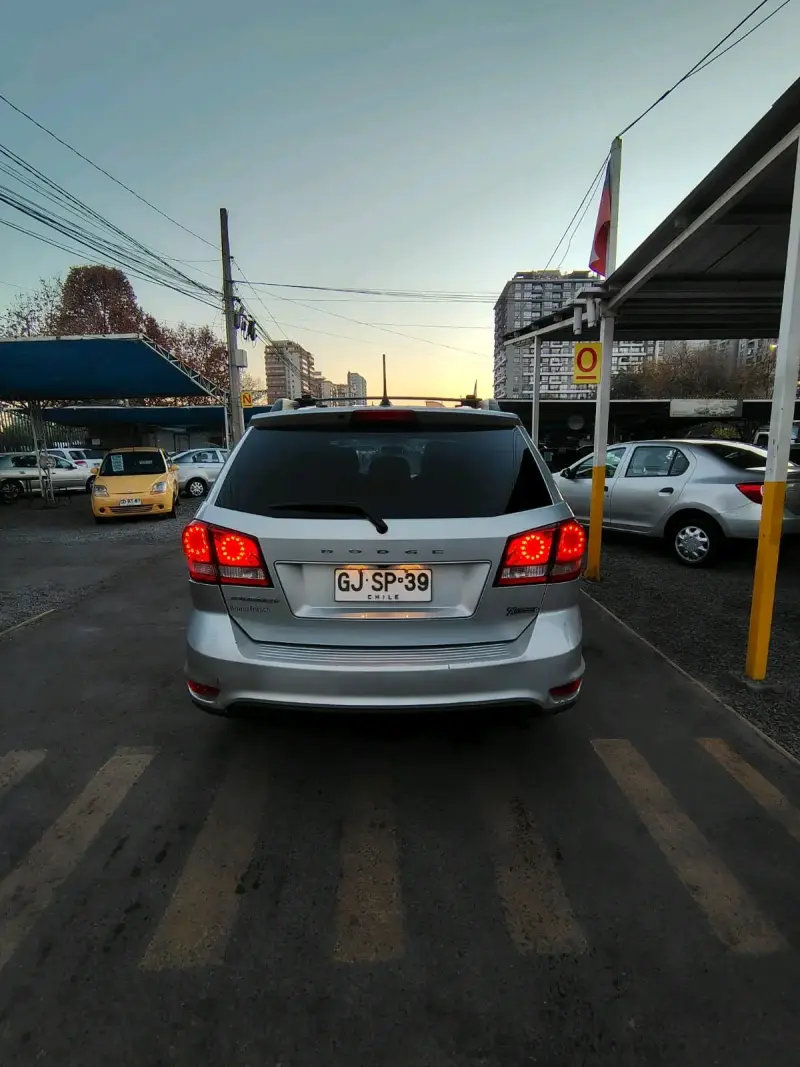 Dodge Journey 2014 SUV Plata en Buen Estado - 4