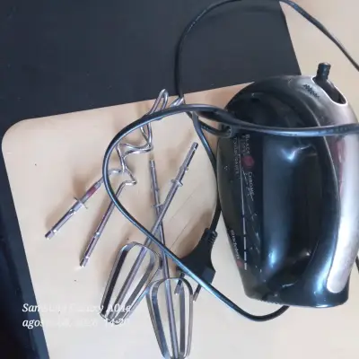 Batidora de mano Black & Decker con accesorios - miniatura 1