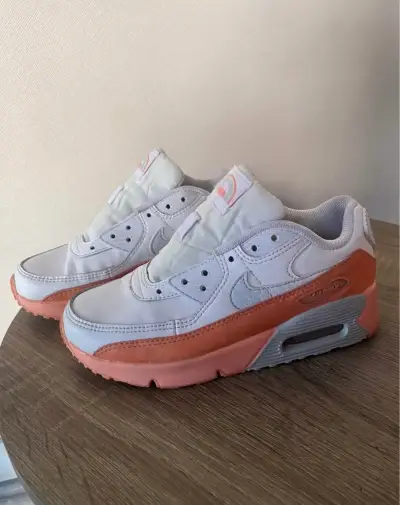 Zapatillas deportivas Nike blancas y naranjas 33,5 - miniatura 1