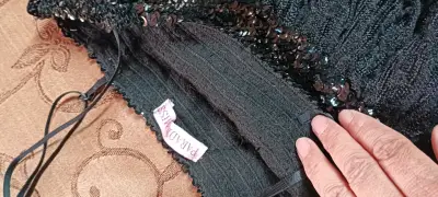 Vestido negro con lentejuelas y tirantes - miniatura 5