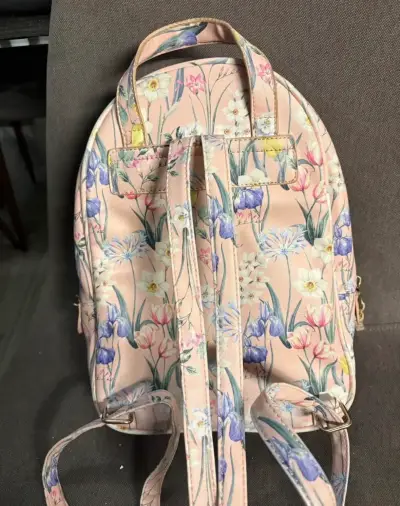 Mochila floral de mujer en tonos pastel - miniatura 2