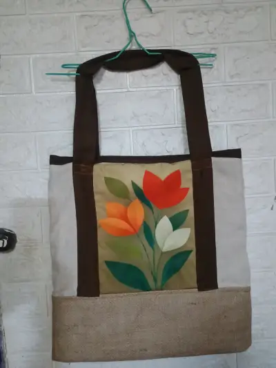 Bolso tote con diseño de limones y flores - miniatura 2