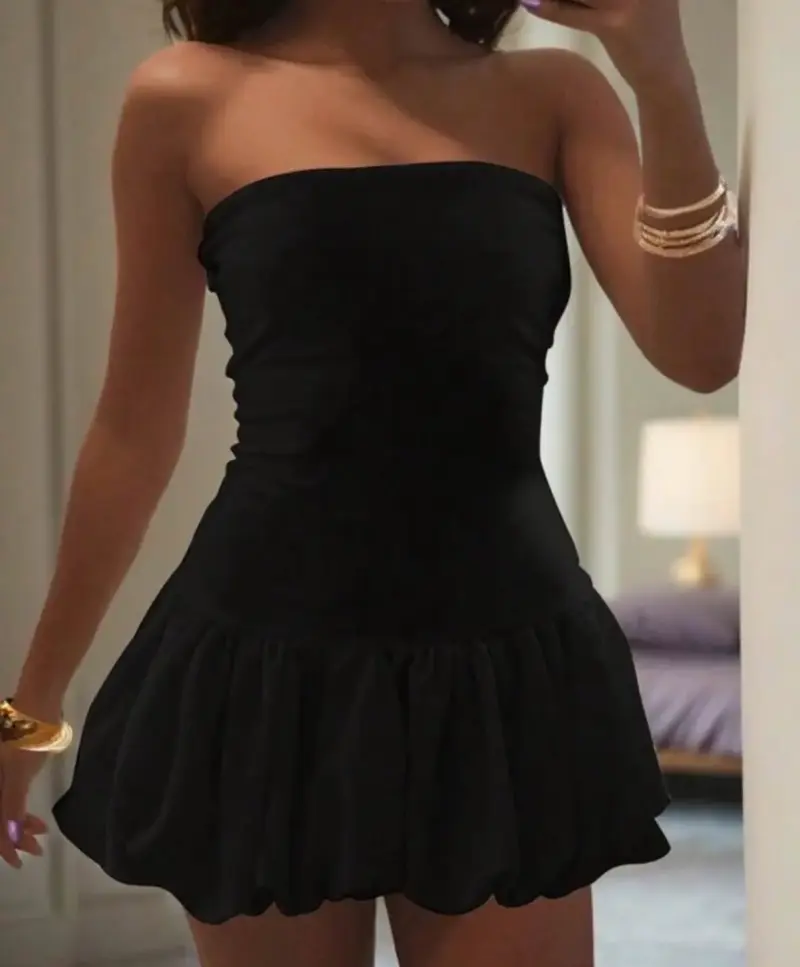 Vestido negro strapless elegante
