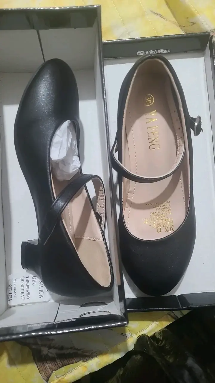 Zapatos de niña negros con correa Yafeng