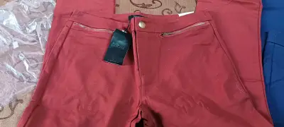 Pantalones Zibel azul y rojo para mujer - miniatura 2