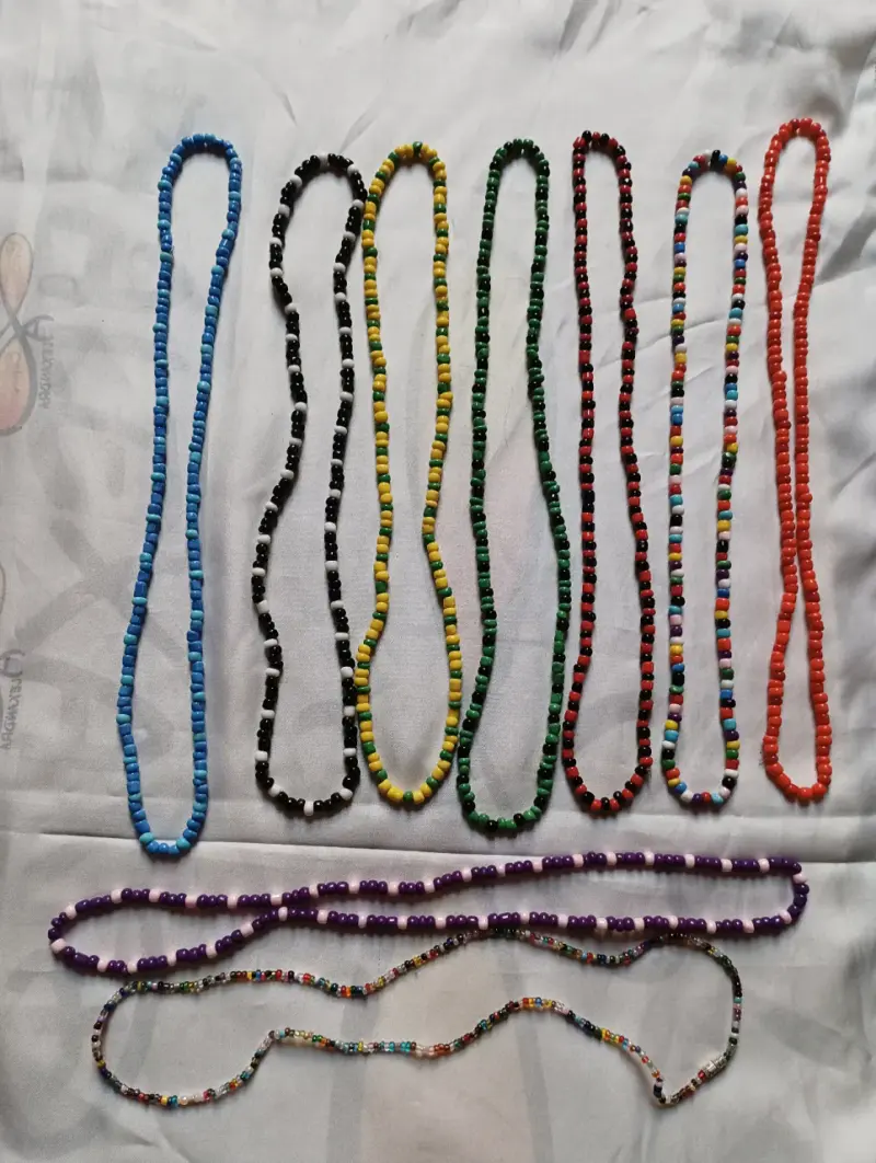Collares y pulseras de cuentas de colores - 2