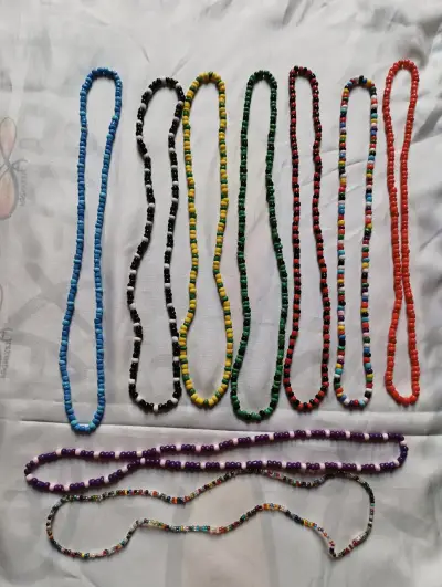 Collares y pulseras de cuentas de colores - miniatura 2
