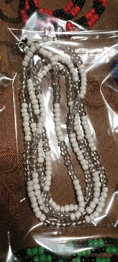 Collares de cuentas de colores variados - miniatura 3