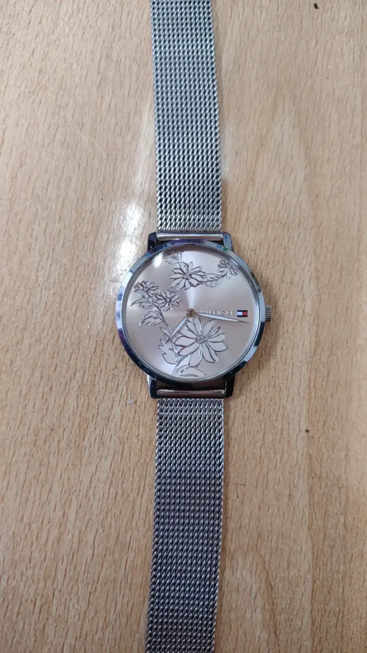 Reloj Tommy Hilfiger con diseño floral - 1