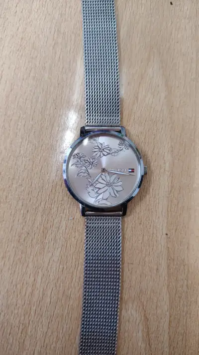 Reloj Tommy Hilfiger con diseño floral - miniatura 1