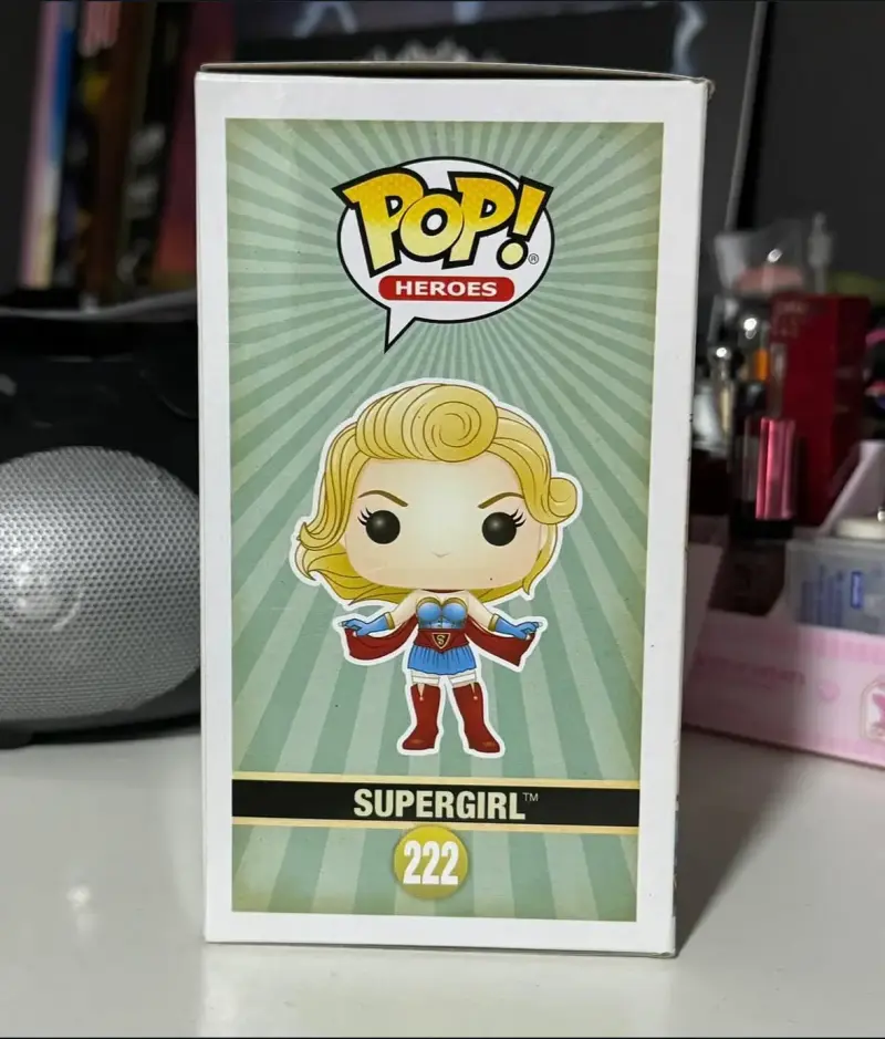 Figura Funko Pop Supergirl DC Comics Bombshells - 4