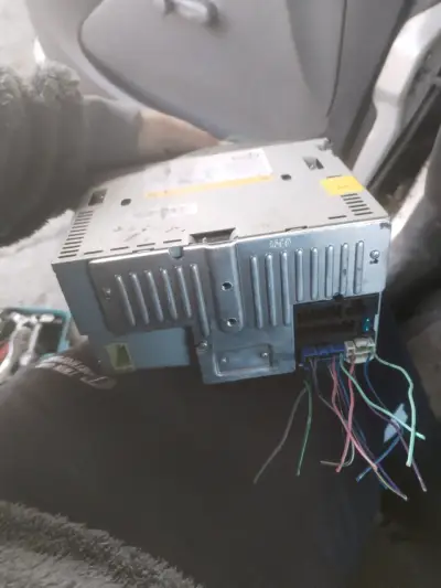 Radio para auto con USB y AUX y Bluetooth - miniatura 2