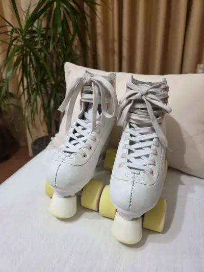 Patines de Cuatro Ruedas Blancos - miniatura 1