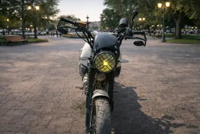 Moto estilo caferacer 150cc blanca - miniatura 1