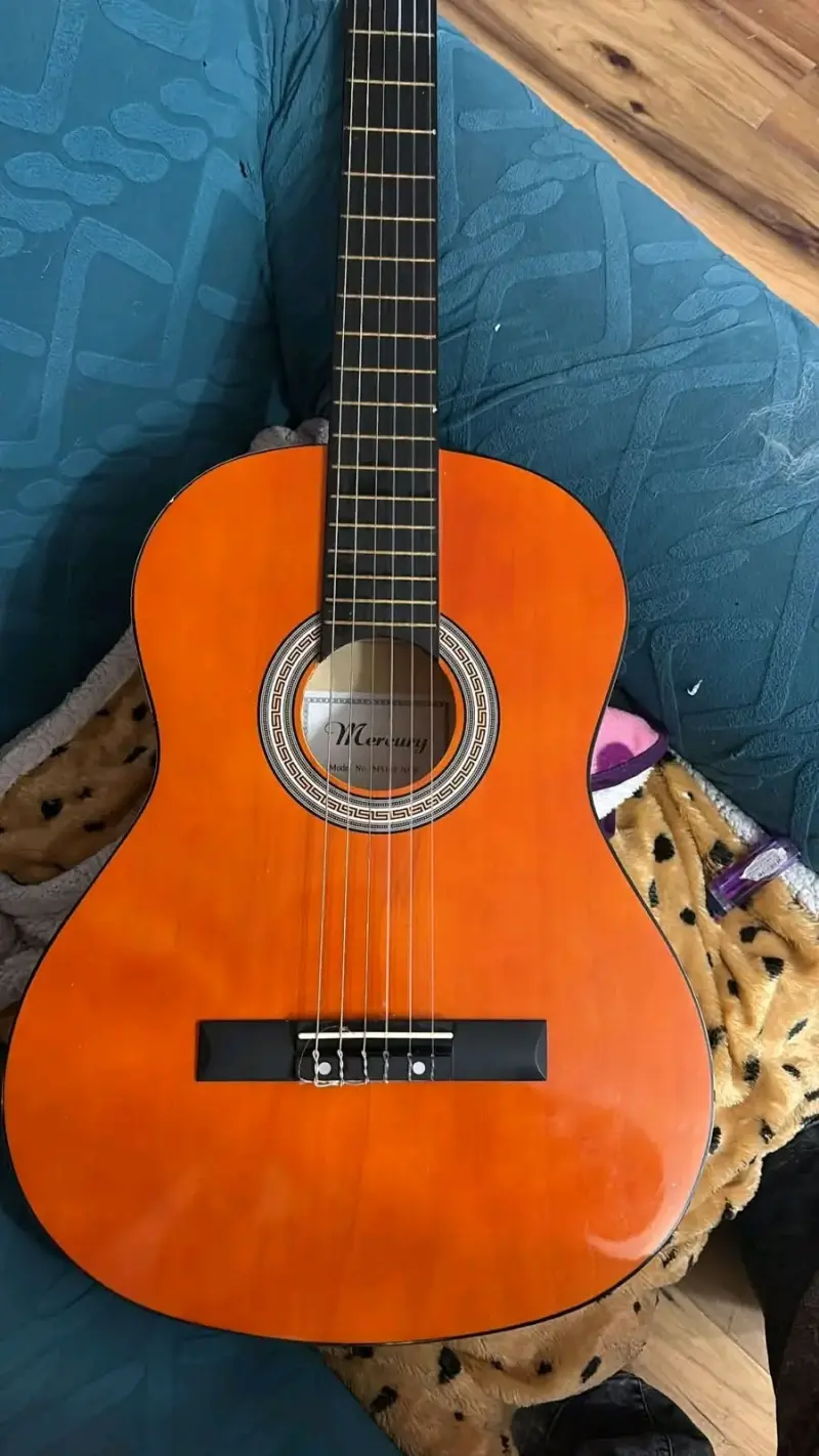 Guitarra clásica acústica Mercury naranja