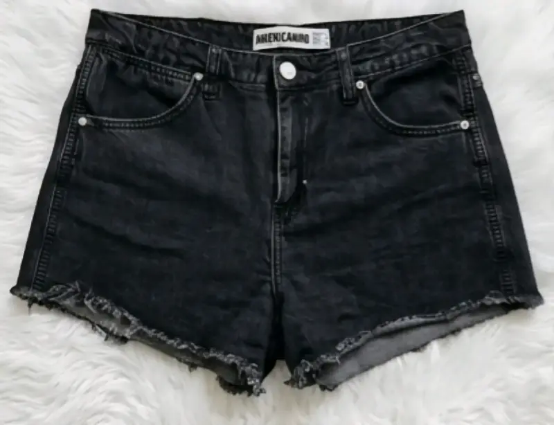 Shorts de mezclilla negro Americano
