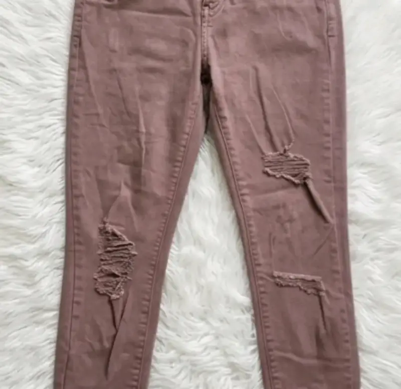 Jeans tiro alto desgastados color rosa
