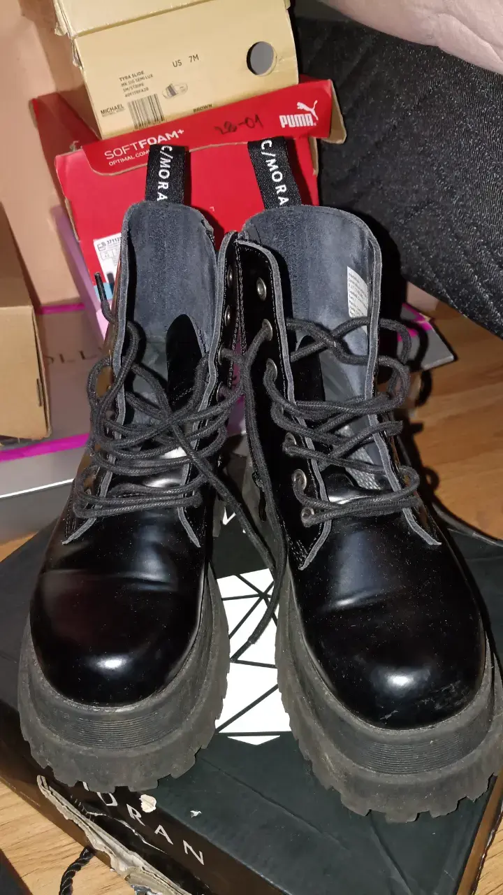 Botas negras de cuero con plataforma - 2