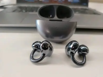 Auriculares inalámbricos con estuche metálico - miniatura 1